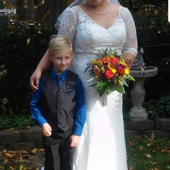 Wedding Dress - Picture 3 of 4